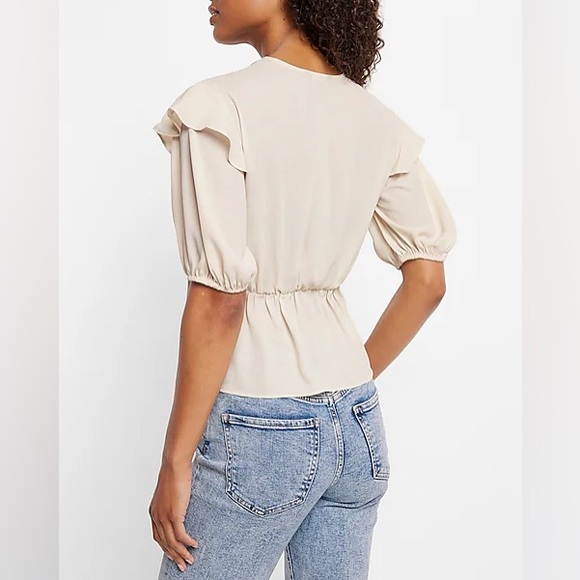 ✨NWT~Express Wrap Top✨ - Picture 3 of 5